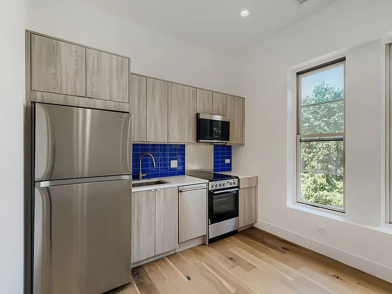 6740 N Sheridan Rd #2N — Photo 8