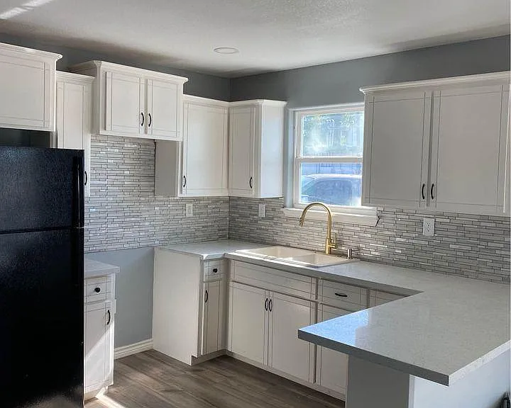 1502 Morgan Ave — Photo 1