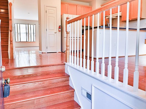 5th image of 526 Redland Blvd