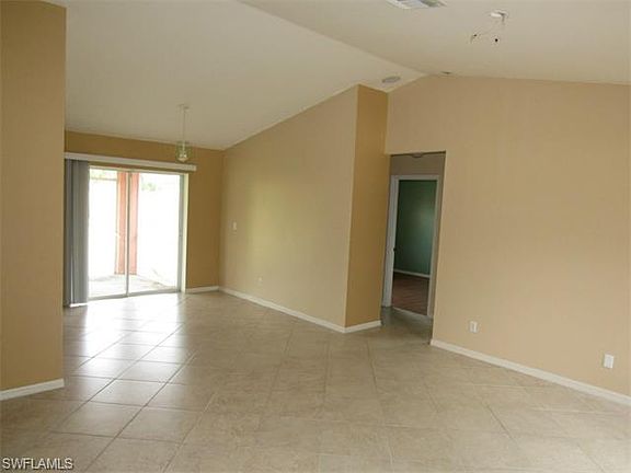 3rd image of 505 SE 21st Ter