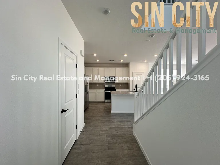 878 Benning St — Photo 23