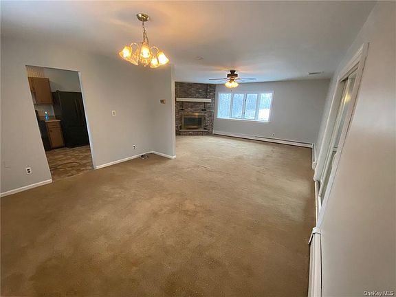 5th image of 8 Deerfield Ln