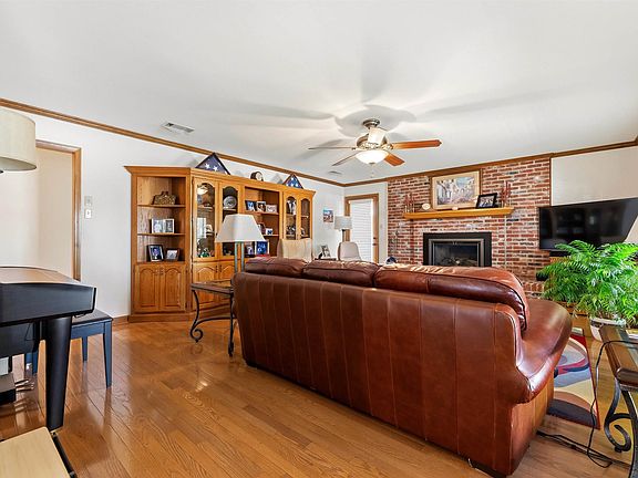 4th image of 509 Brent Dr