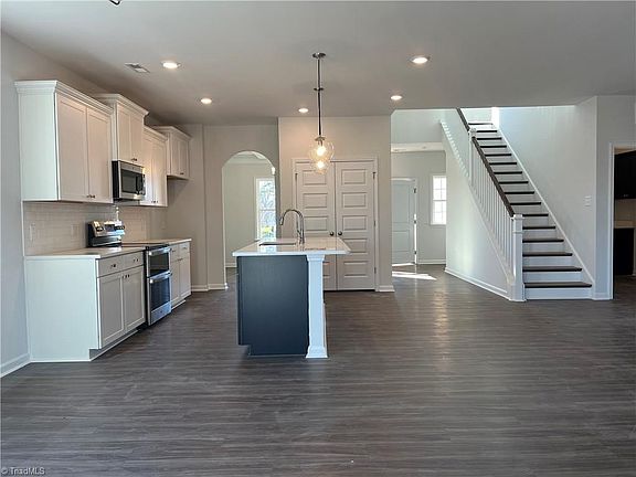 2nd image of 418 Brooke Hill Dr