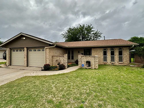 4705 NW Cheryl Blvd Photo 1