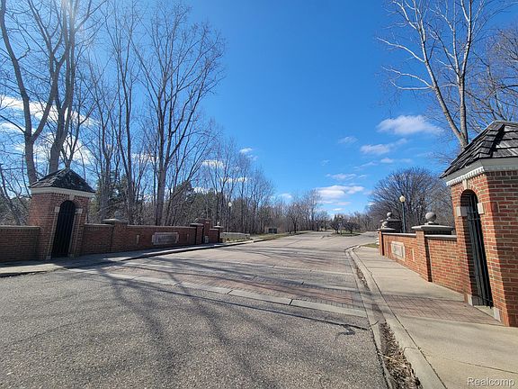 3rd image of 5894 Augusta Ln