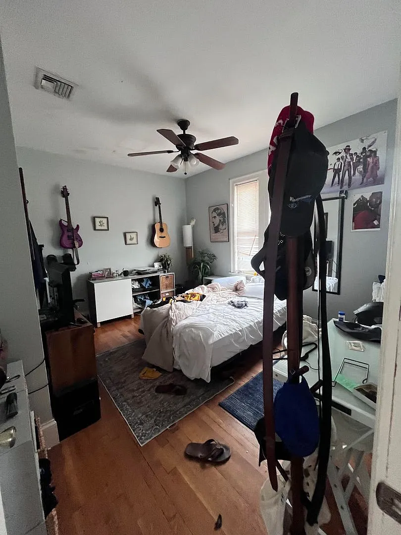 Large 5 Bed / 2.5 Bath Mission Hill Apartment w/ In-Unit Laundry — Photo 2