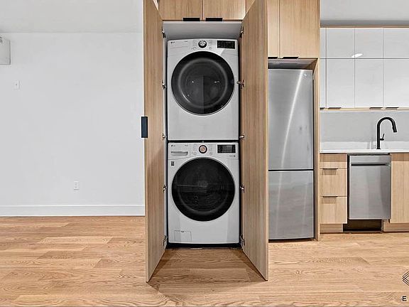 3rd image of 807 Washington Ave #19