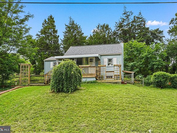 3rd image of 1209 Gloria Ave