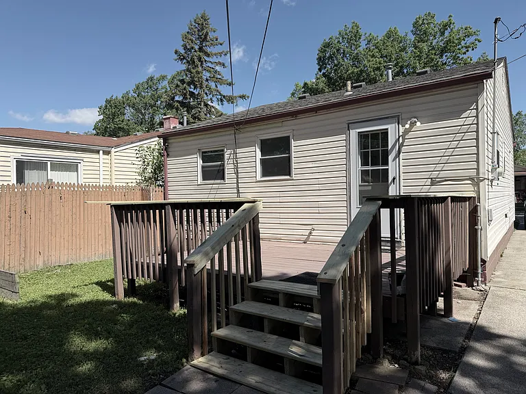 Sherman Ave — Photo 8