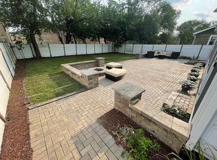 1318 E Evergreen St, Wheaton, IL 60187