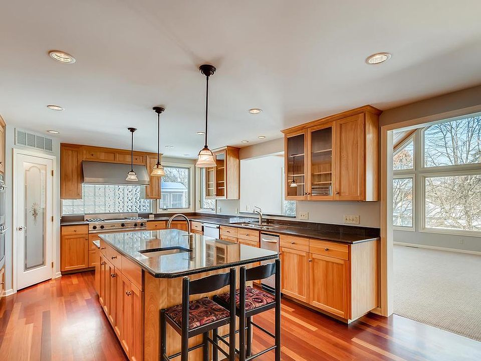 1st image of 641 Hampshire Dr