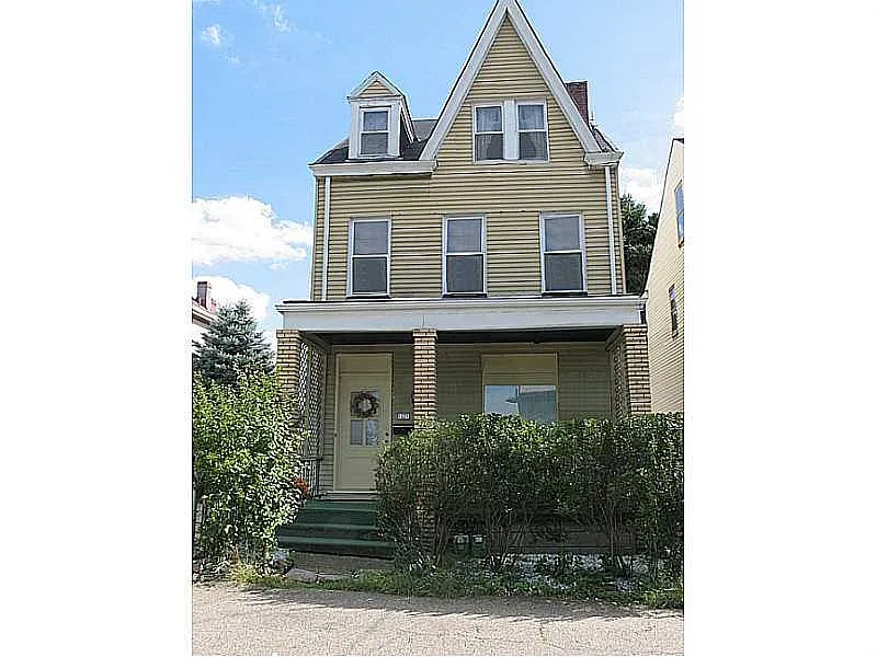 1221 Success St photo 1