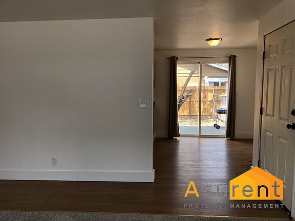 3rd image of 427 Plum St