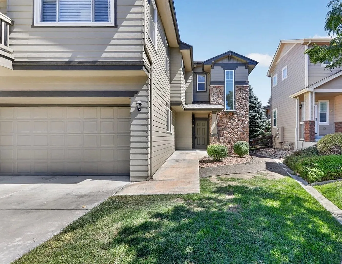 Absolutely immaculate and charming 3-bedroom, 3- bathroom townhome — Photo 3