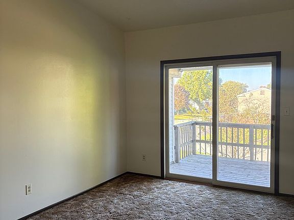 5th image of 100 Sherwood Dr APT 5