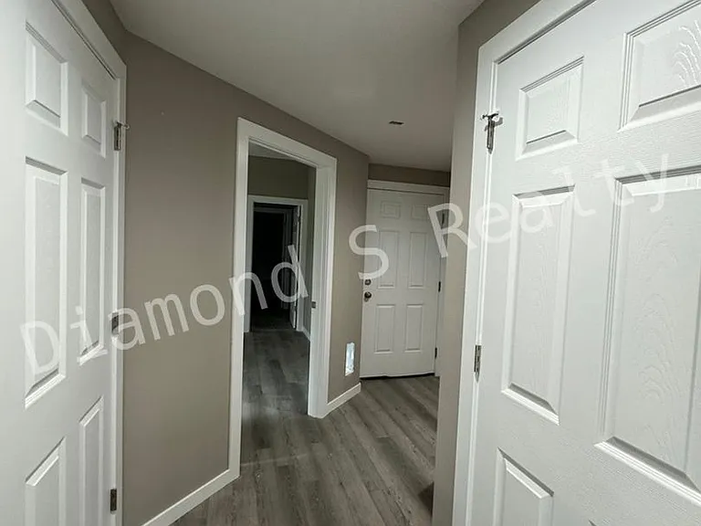 2124 N Bradbury Ln — Photo 22