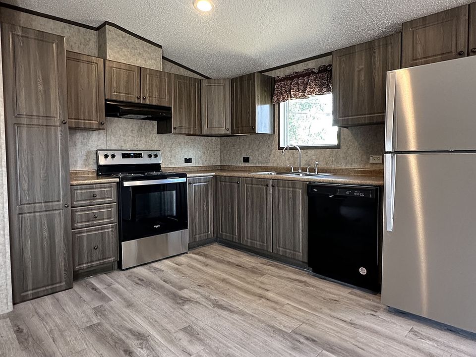 1st image of 700 E 6th St #141