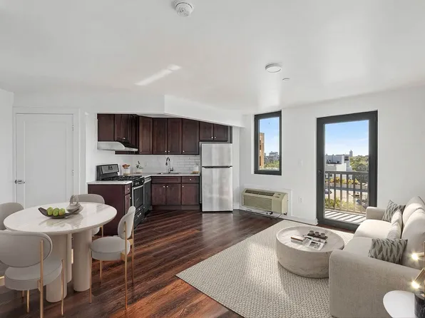 874 Willoughby Avenue image 1 of 3