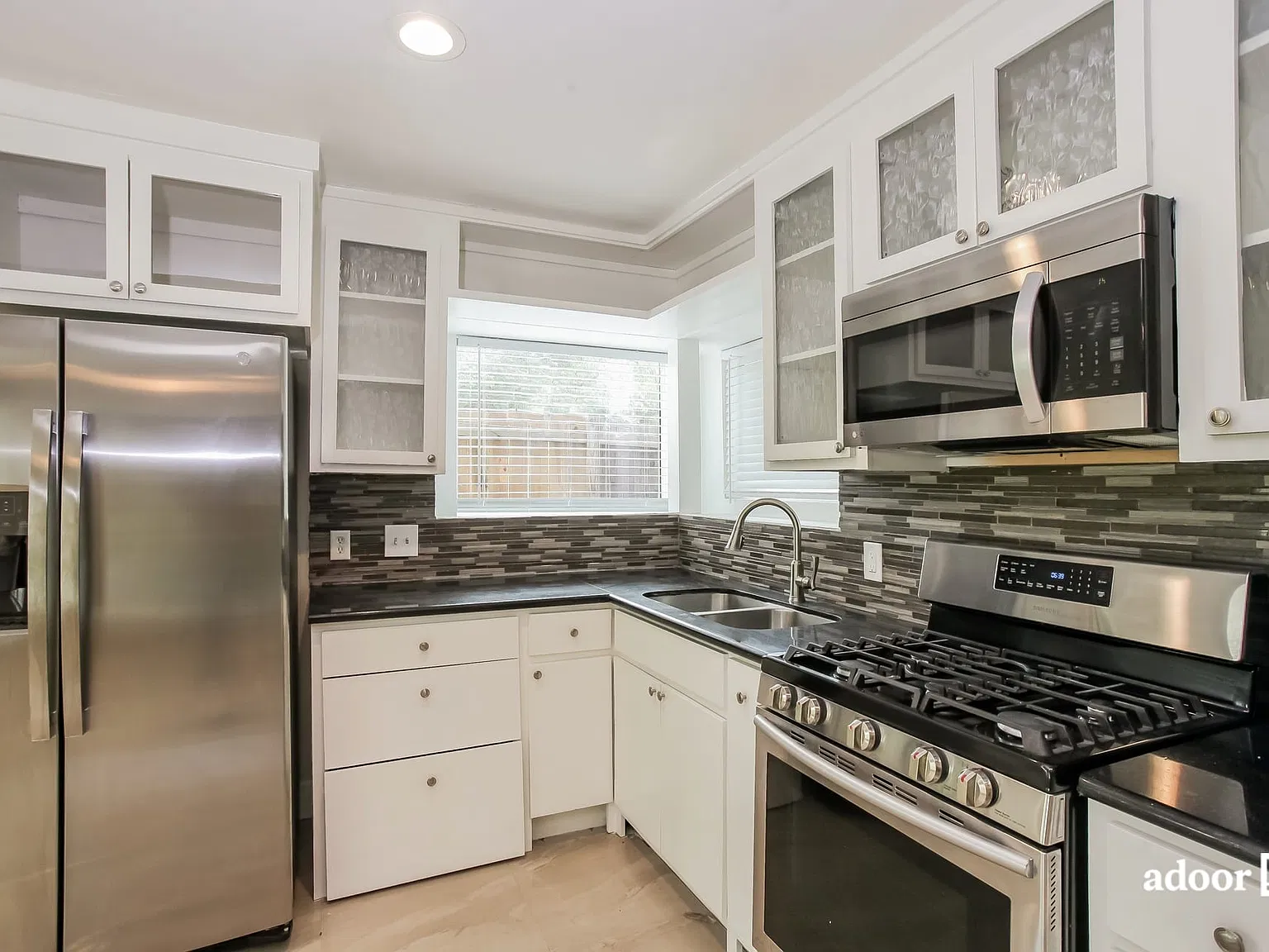 4 bed, 2.5 bath, 2259 sqft, $2,395 — Photo 3
