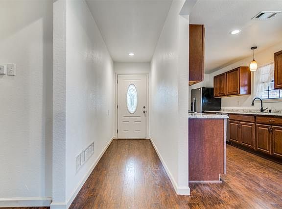 3rd image of 616 Willow Way