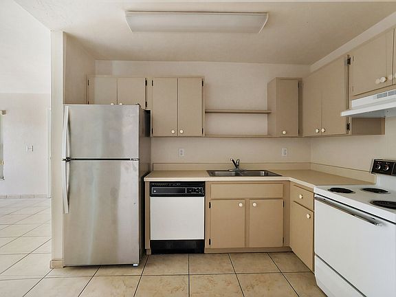 4th image of 385 Acorn Ln #1