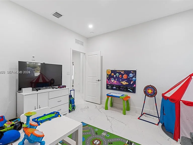 13305 SW 190th Ter — Photo 37