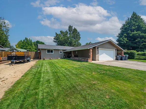 933 Rose Valley Dr, Central Pt, OR 97502