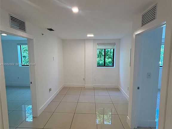 5th image of 829 SW 18th Ave APT 209