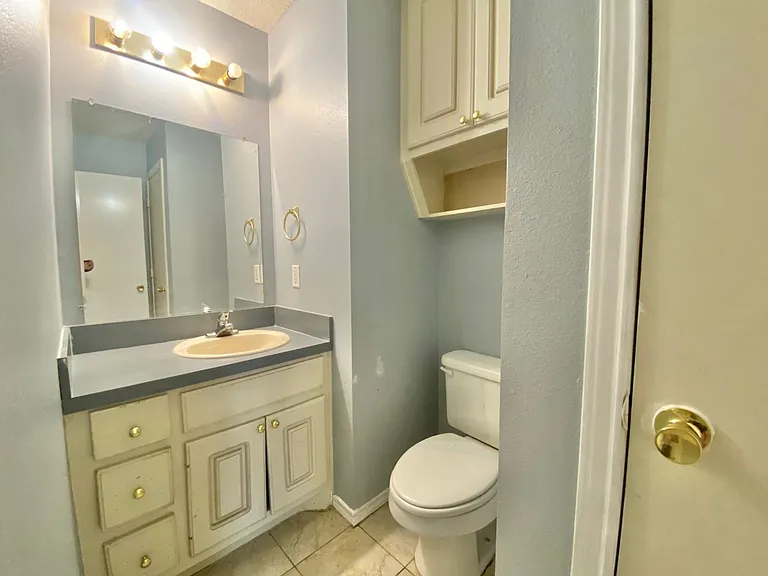 2913 Bates St — Photo 8
