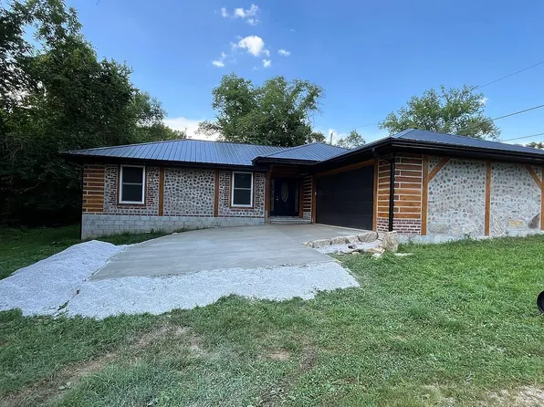 613 E Main St, Humansville, MO 65674