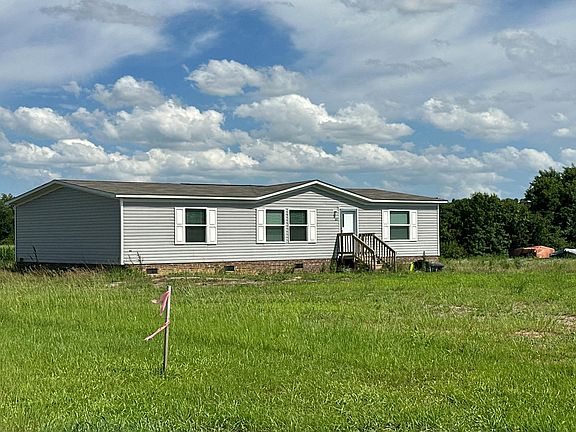 4th image of 381 Emily Dr