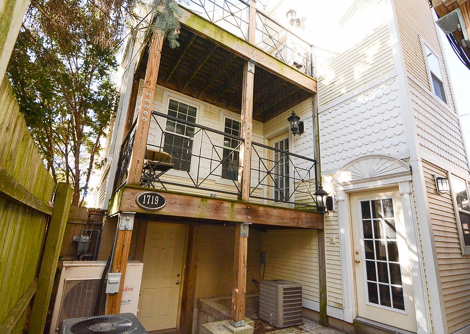 1st image of 1719 W Barry Ave #G