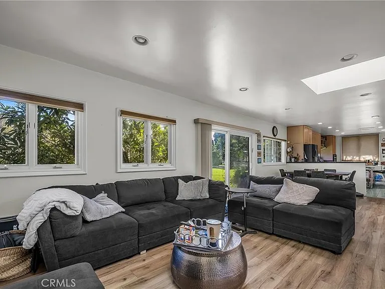 18423 Linnet St — Photo 45