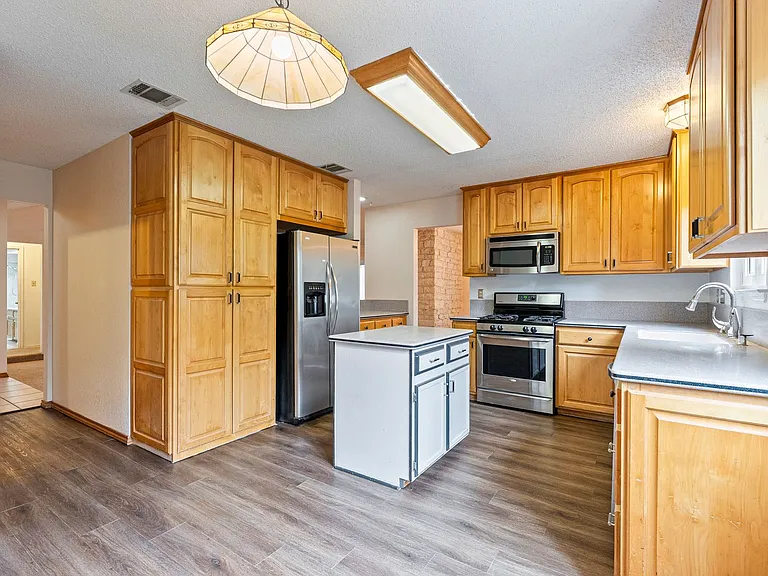 1603 Garnaas Dr — Photo 7