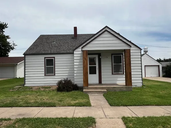 1102 Elm St, Victoria, KS 67671