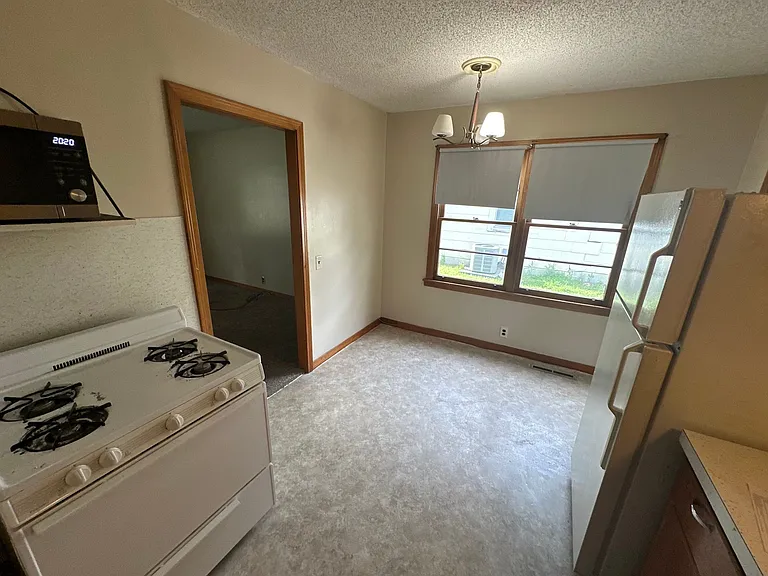 732 Elm St — Photo 3
