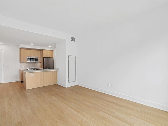 5th image of 499 President St #616