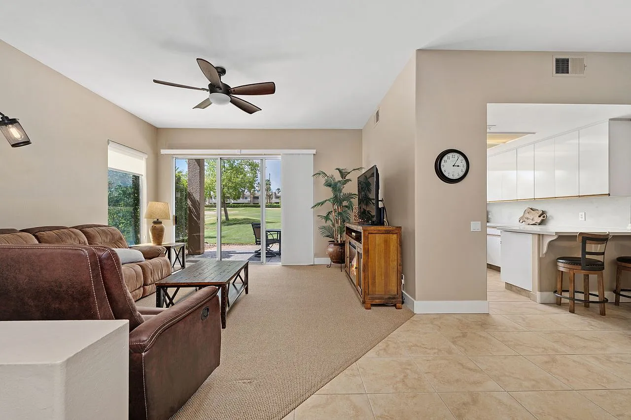 3 bed, 1620 sqft, $3,300 — Photo 2