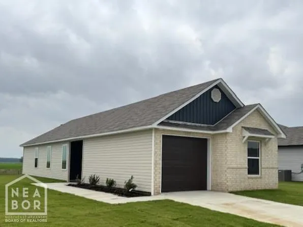 5605 Young Dr, Jonesboro, AR 72404