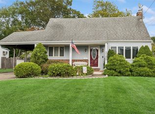 27 Mell Dr, North Babylon, NY 11703