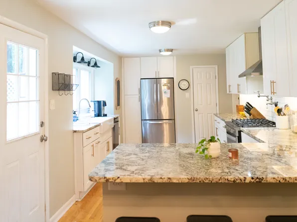 306 Plum Ln, Chapel Hill, NC 27517