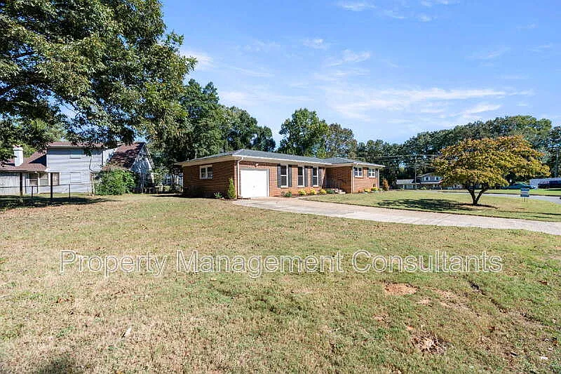 3 bed, 2.0 bath, 1407 sqft, $1,450 — Photo 2