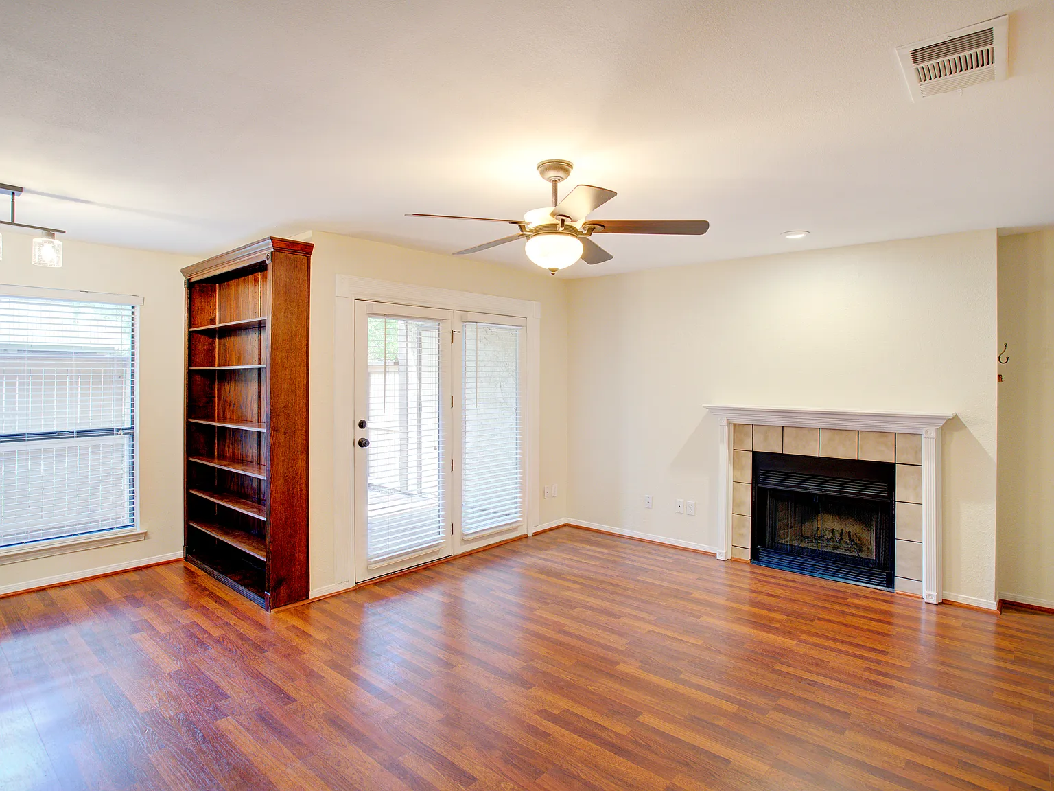 2 bed, 963 sqft, $1,595 — Photo 4