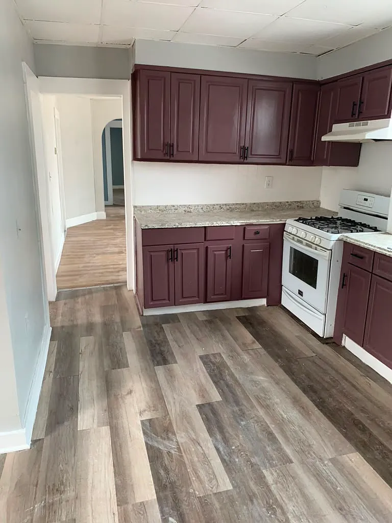 4 bed, 1.5 bath, 1000 sqft, $2,500 — Photo 1