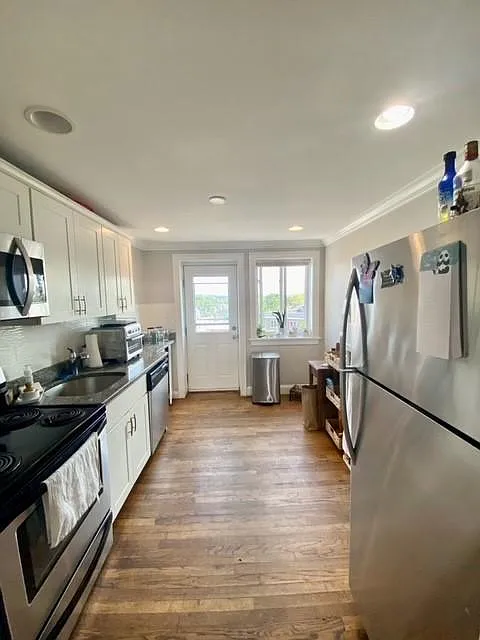 11 Lowell Ave #3