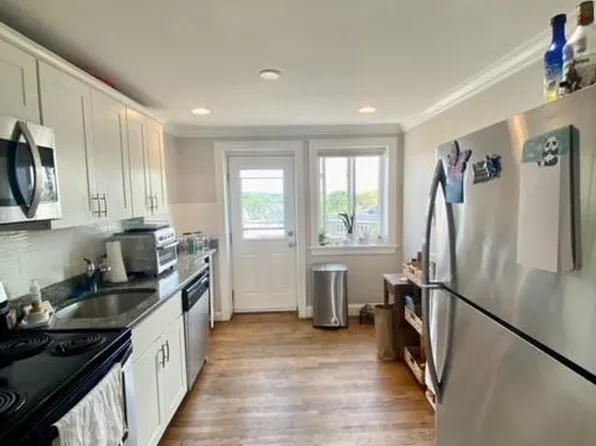 11 Lowell Ave APT 3, Watertown, MA 02472