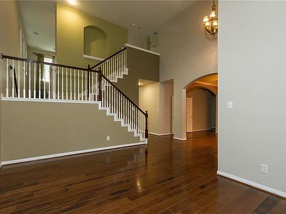 3rd image of 1916 Pecan Valley Dr