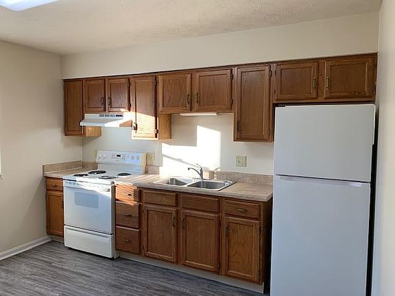 5th image of 755 Larch St APT A