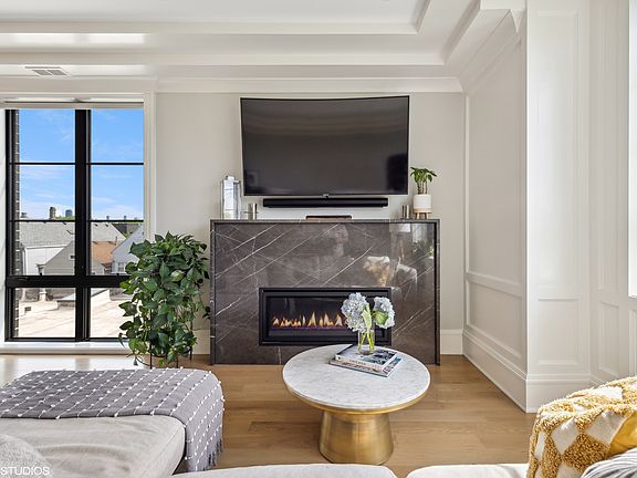 3rd image of 2817 N Lakewood Ave #3